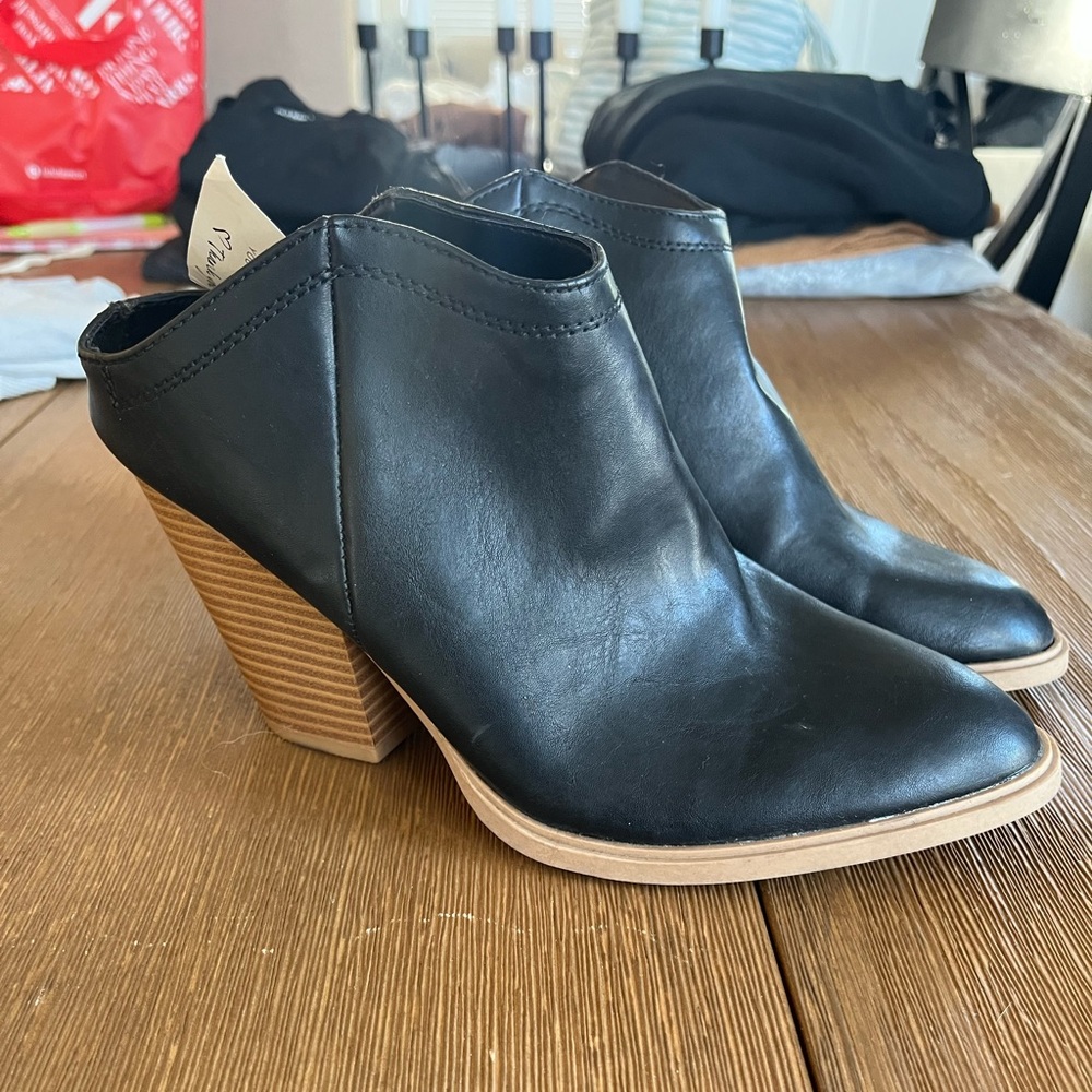 Dolce Vita ankle bootie
